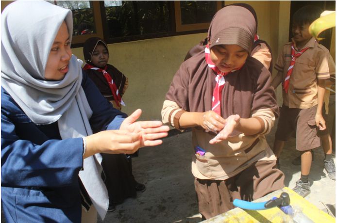 Sosialisasi Cuci Tangan di SD Negeri Sugihan III, oleh Mahasiswa KKN UNAIR